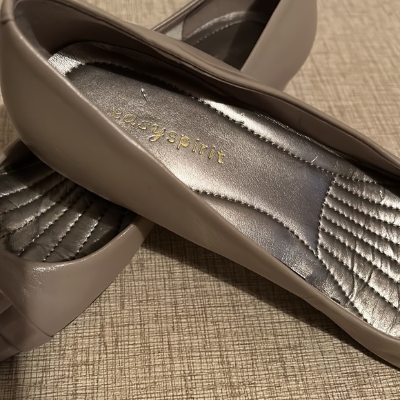 🦋 Easy Spirit tan nude low heel pump with bow. Size 7 - Picture 5 of 10